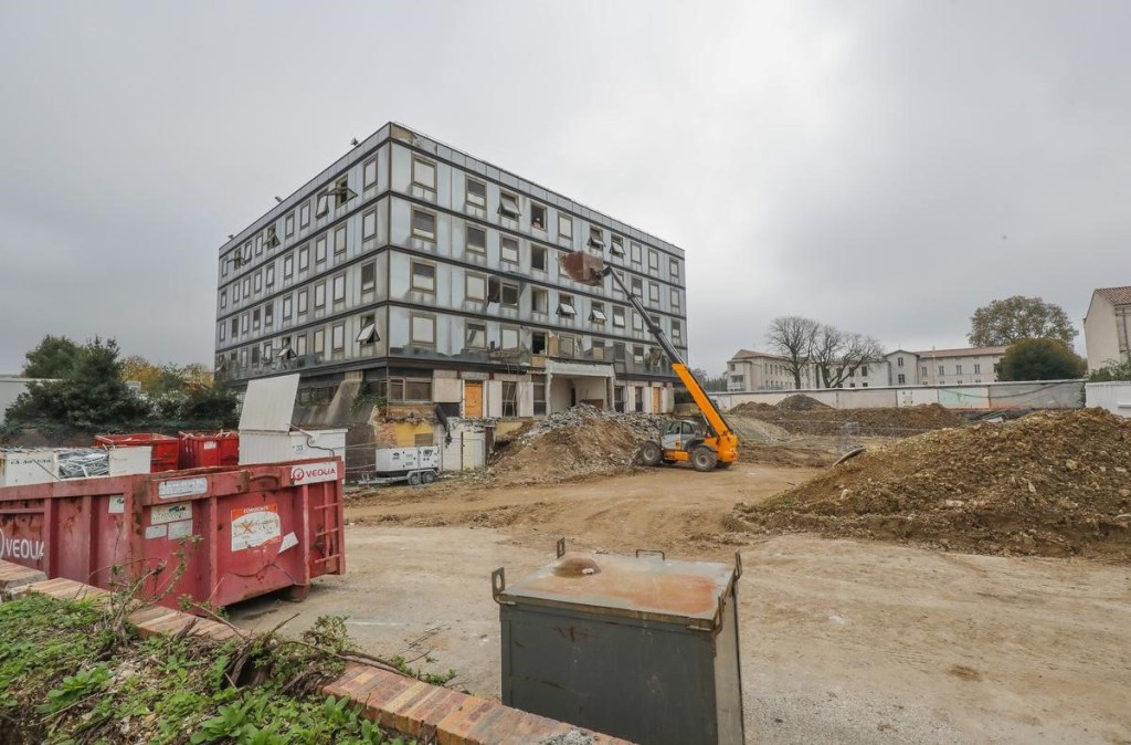 La Rochelle : pas de cours à Fénelon à cause des odeurs&nbsp;d’hydrocarbures